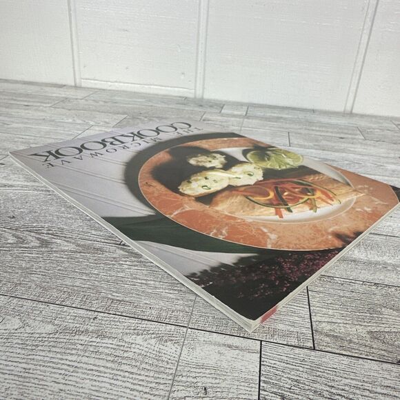 The Microwave Cookbook - Vintage Undated - Printed in Korea Part No. 862A691P41 - Picture 11 of 13